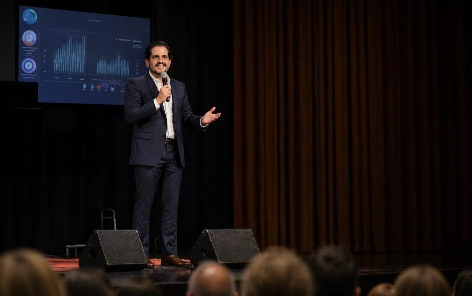 Ignácio Loyola Neto palestrando para empresários sobre expansão de restaurantes e franquias